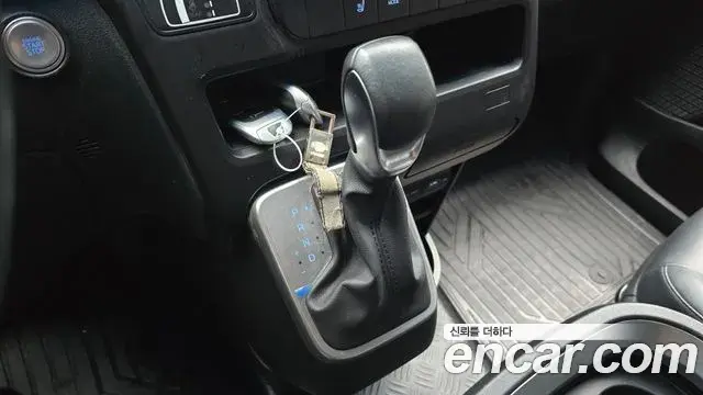 Hyundai Staria 2022 — Şəkil 16/20