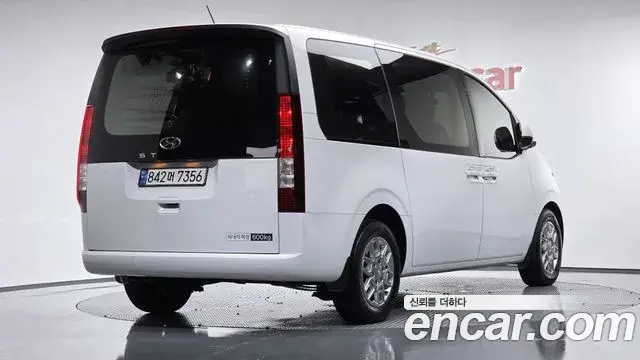 Hyundai Staria 2023 — Фото 2/20