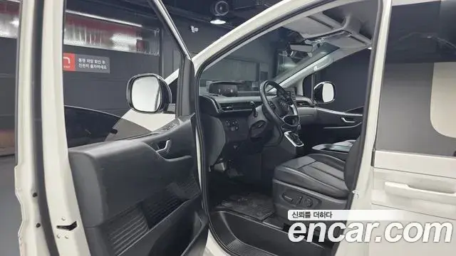 Hyundai Staria 2023 — Фото 10/20
