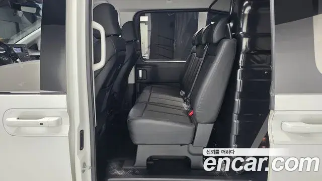 Hyundai Staria 2023 — Фото 12/20