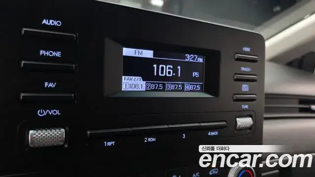 Hyundai Staria 2023 — Фото 15/20