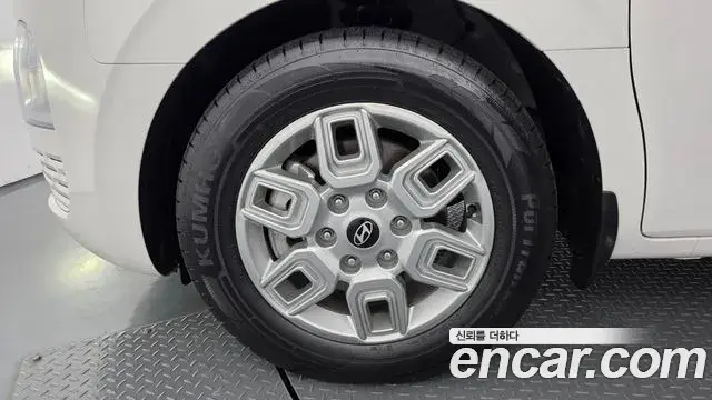 Hyundai Staria 2025 — Şəkil 26/32