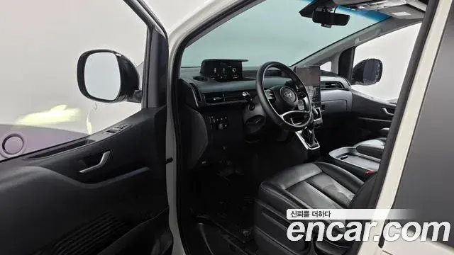 Hyundai Staria 2025 — Şəkil 17/32