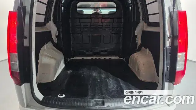 Hyundai Staria 2025 — Şəkil 7/32