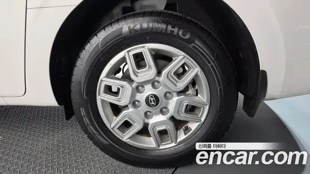 Hyundai Staria 2025 — Şəkil 19/32