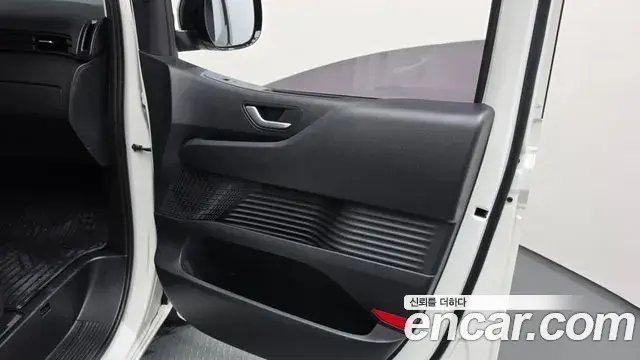 Hyundai Staria 2025 — Şəkil 12/32