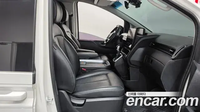 Hyundai Staria 2025 — Şəkil 30/32