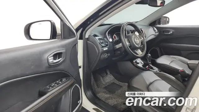Jeep Compass 2019 — Фото 10/20