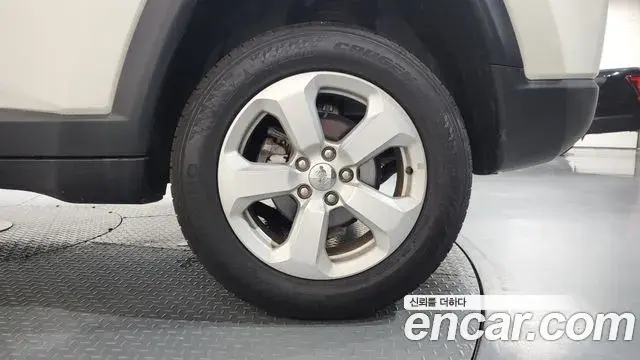 Jeep Compass 2019 — Şəkil 9/32