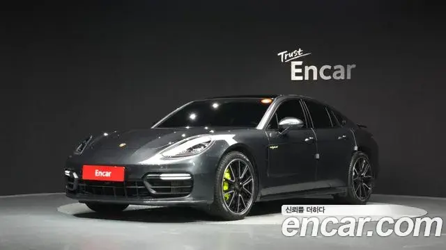 Porsche Panamera 2018 — Фото 1/20