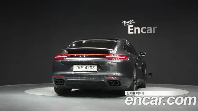 Porsche Panamera 2018 — Фото 4/20