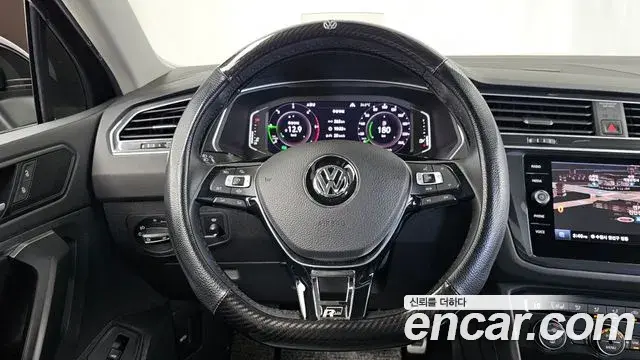 Volkswagen Tiguan 2020 — Фото 13/20