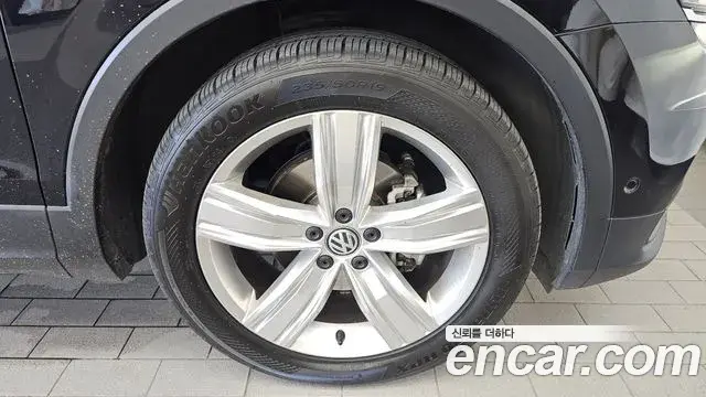 Volkswagen Tiguan 2020 — ფოტო 11/35