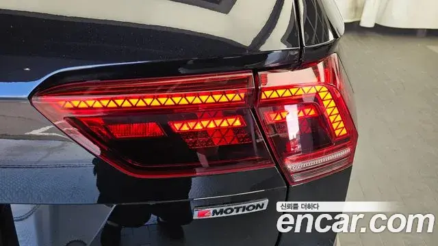Volkswagen Tiguan 2020 — ფოტო 9/35