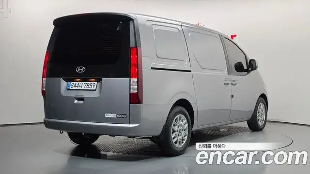 Hyundai Staria 2025 — Фото 2/20