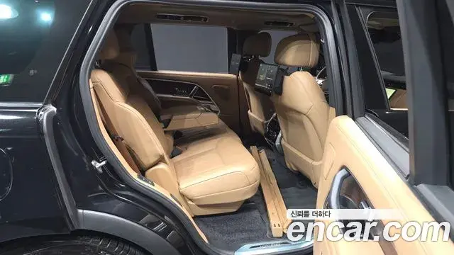 Land Rover Range Rover 2023 — Фото 12/20