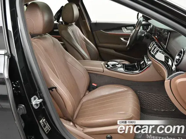 Mercedes-Benz E-Class 2019 — Фото 10/20