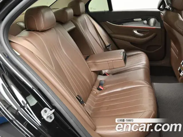 Mercedes-Benz E-Class 2019 — Фото 12/20
