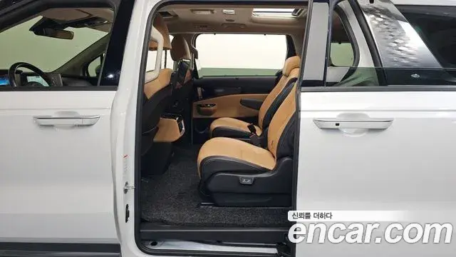 Kia Carnival 2021 — Фото 12/20
