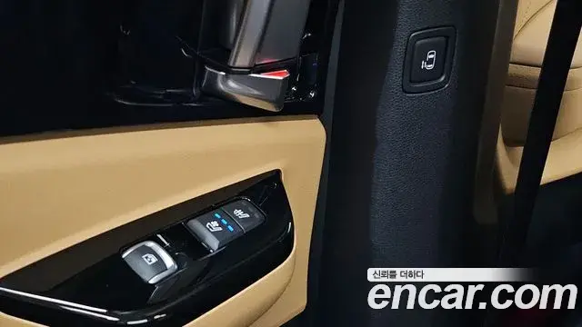 Kia Carnival 2021 — Фото 18/20