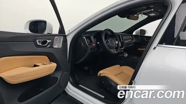 Volvo XC60 2025 — Фото 10/20