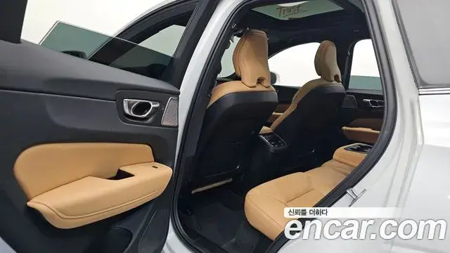 Volvo XC60 2025 — Фото 12/20
