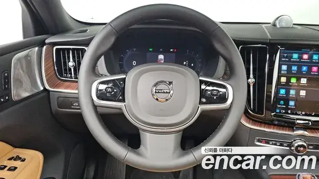 Volvo XC60 2025 — Фото 14/20