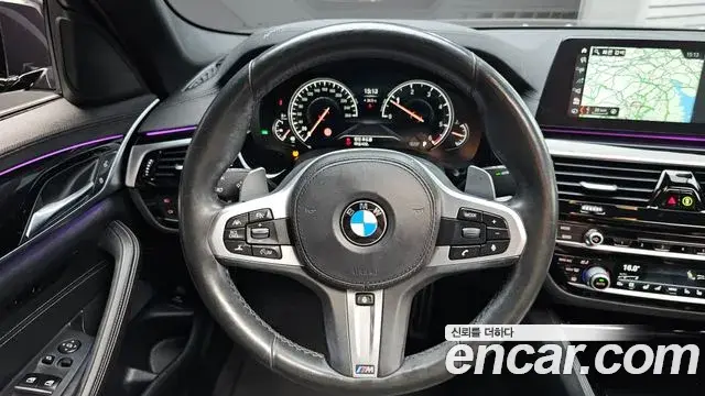 BMW 5 Series 2018 — Фото 12/20