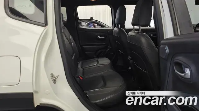 Jeep Renegade 2021 — Фото 12/20