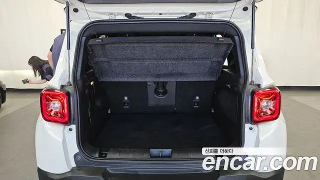 Jeep Renegade 2021 — Фото 20/20