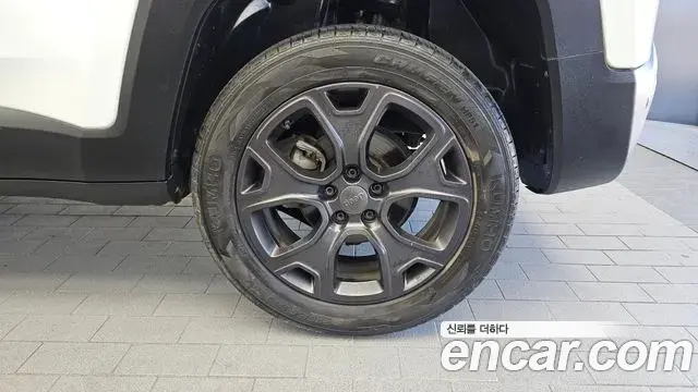 Jeep Renegade 2021 — Şəkil 29/33