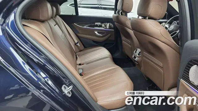 Mercedes-Benz E-Class 2022 — Фото 11/20
