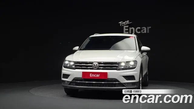 Volkswagen Tiguan 2018 — Photo 9/20