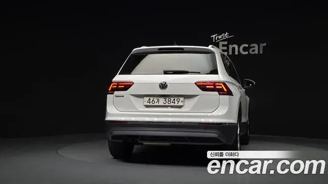 Volkswagen Tiguan 2018 — Photo 17/20