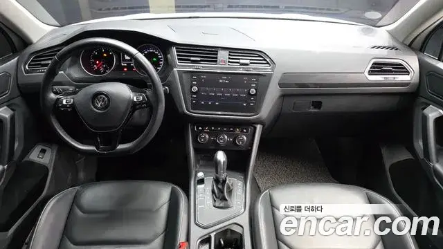 Volkswagen Tiguan 2018 — Photo 15/20