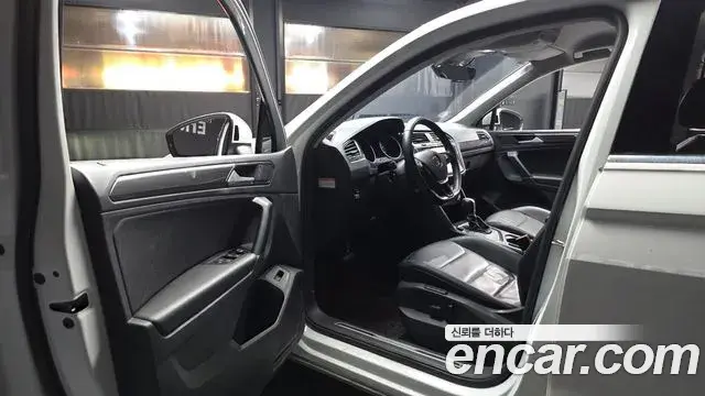 Volkswagen Tiguan 2018 — Photo 5/20