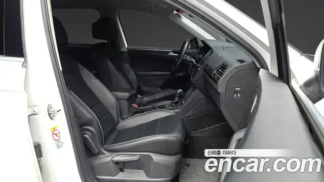 Volkswagen Tiguan 2018 — Photo 19/20