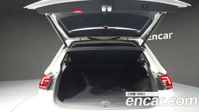 Volkswagen Tiguan 2018 — Photo 8/20