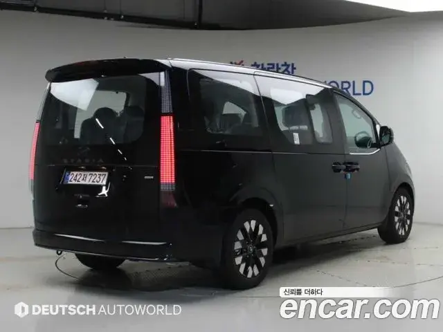 Hyundai Staria 2025 — Фото 2/20