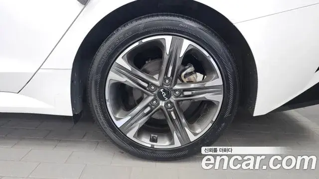 Kia K5 2023 — Şəkil 15/33