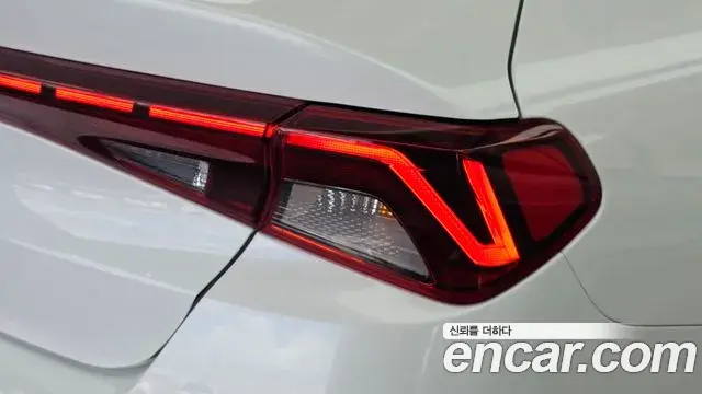 Kia K5 2023 — Şəkil 19/33