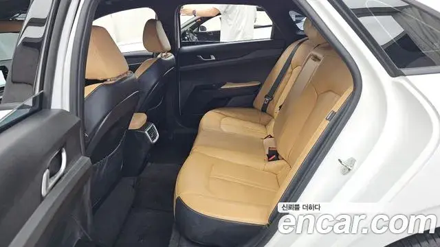 Kia K5 2023 — Şəkil 28/33