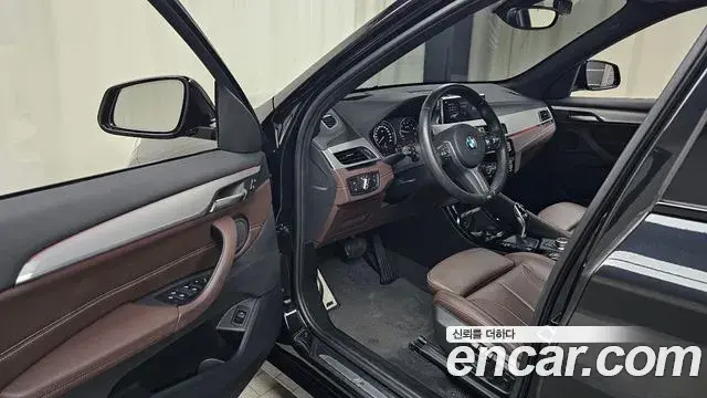 BMW X1 2022 — Фото 10/20