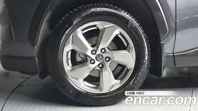 Toyota RAV4 2019 — Photo 5/20