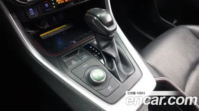 Toyota RAV4 2019 — Photo 6/20