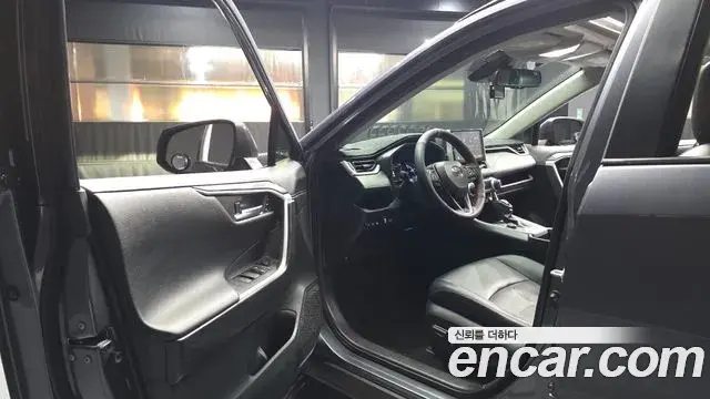 Toyota RAV4 2019 — Photo 9/20