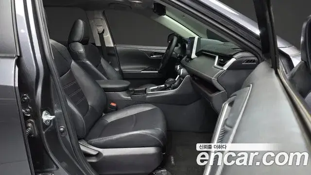 Toyota RAV4 2019 — Photo 18/20