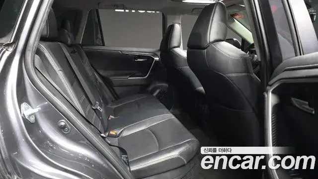 Toyota RAV4 2019 — Photo 10/20