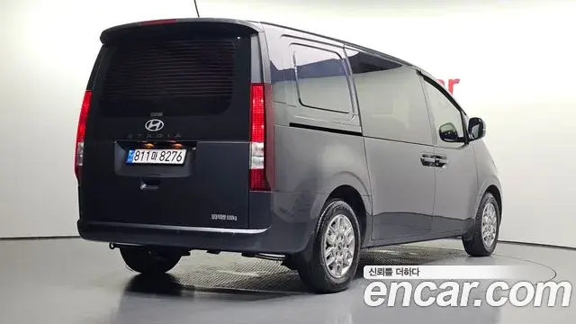 Hyundai Staria 2024 — Фото 2/20
