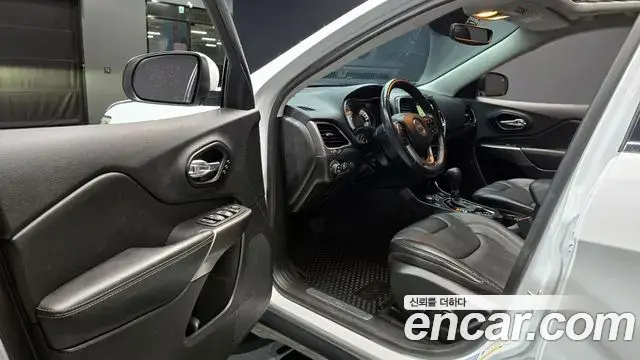 Jeep Cherokee 2021 — Фото 10/20